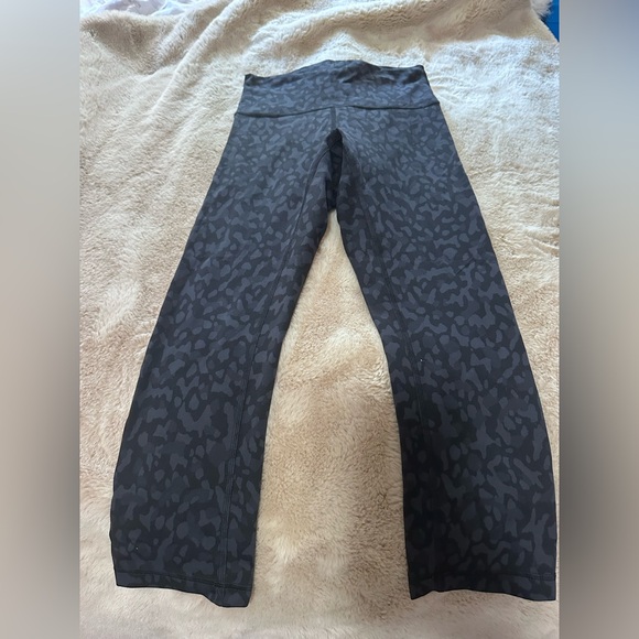 Lululemon Align Black Animal Print Cropped Leggings 6 - Picture 1 of 4
